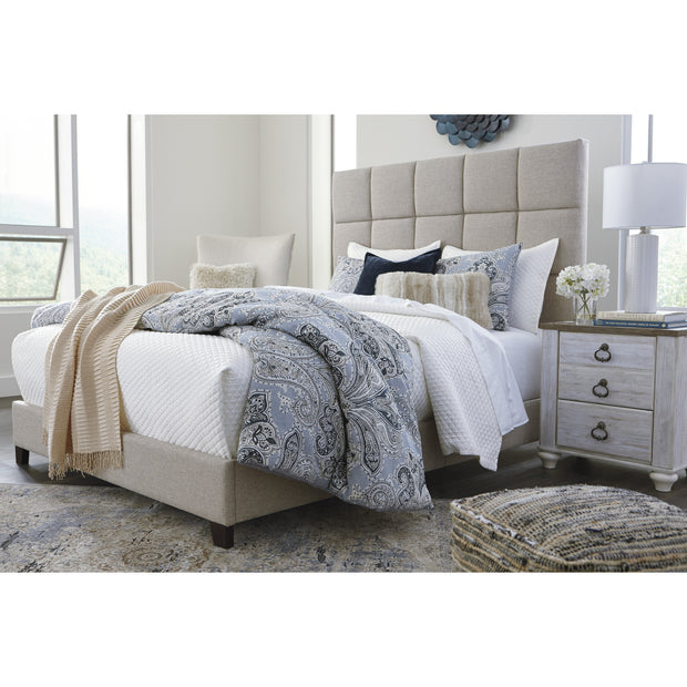 Dolante Beige Square Tufted Queen Upholstered Bed