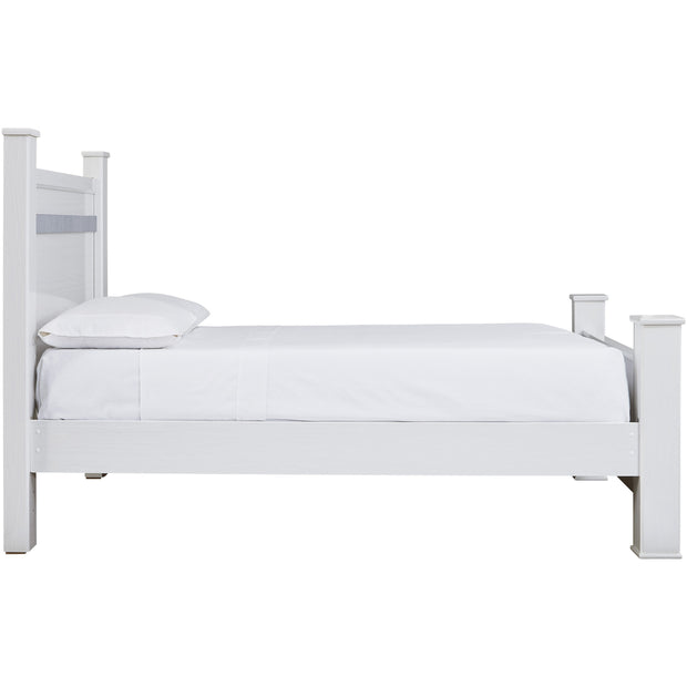 Jallory White Queen Poster Bed