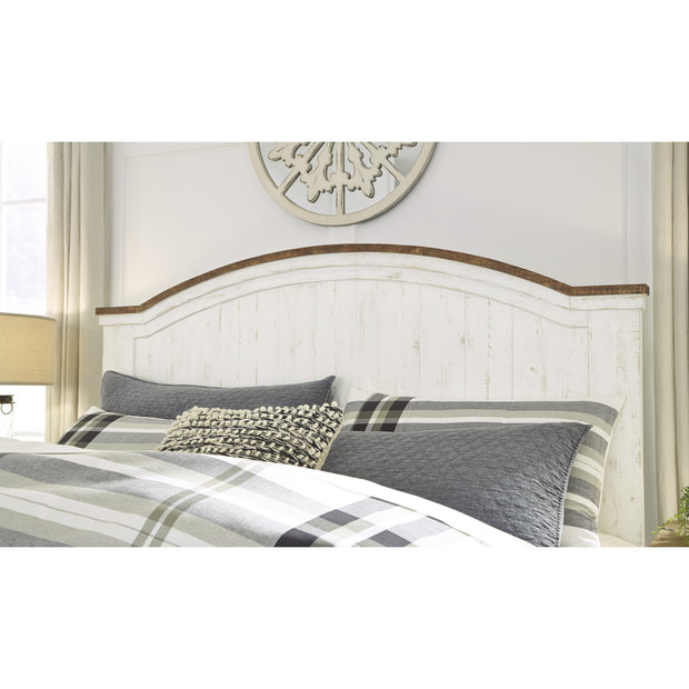 Wystfield White/Brown Queen Panel Bed