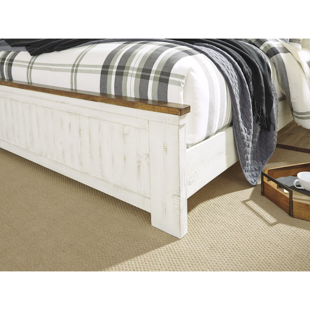 Wystfield White/Brown Queen Panel Bed
