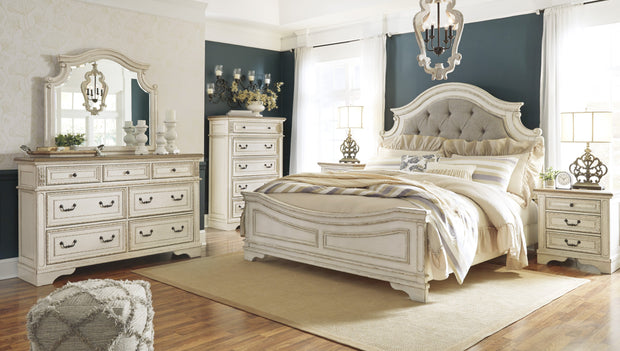 Realyn Chipped White Panel Bedroom Set ***