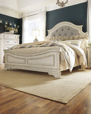 Realyn Chipped White Panel Bedroom Set ***