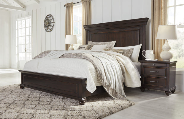 Brynhurst Dark Brown Queen Panel Bed